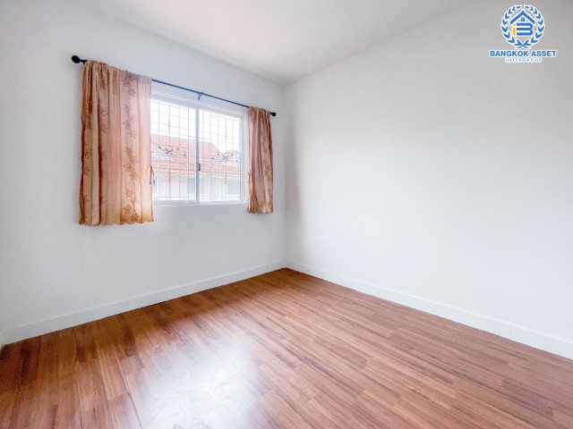 ทาวน์เฮ้าส์มือสองย่านนนทบุรี ม.พฤกษา37 กาญจนาภิเษก บนเนื้อที่ 16 ตร.ว. ฟังก์ชัน 3 ห้องนอน 2 ห้องน้ำ 1 ที่จอดรถ แถมฟรี! 1 เครื่องปรับอากาศ บ้านสภาพดี น่าอยู่ เชื่อมต่อถนนกาญจนาภิเษก ใกล้จุดขึ้นทางด่วน "ศรีรัช" และรถไฟฟ้าสายสีม่วง "สถานีสามแยกบางใหญ่" จองเลย